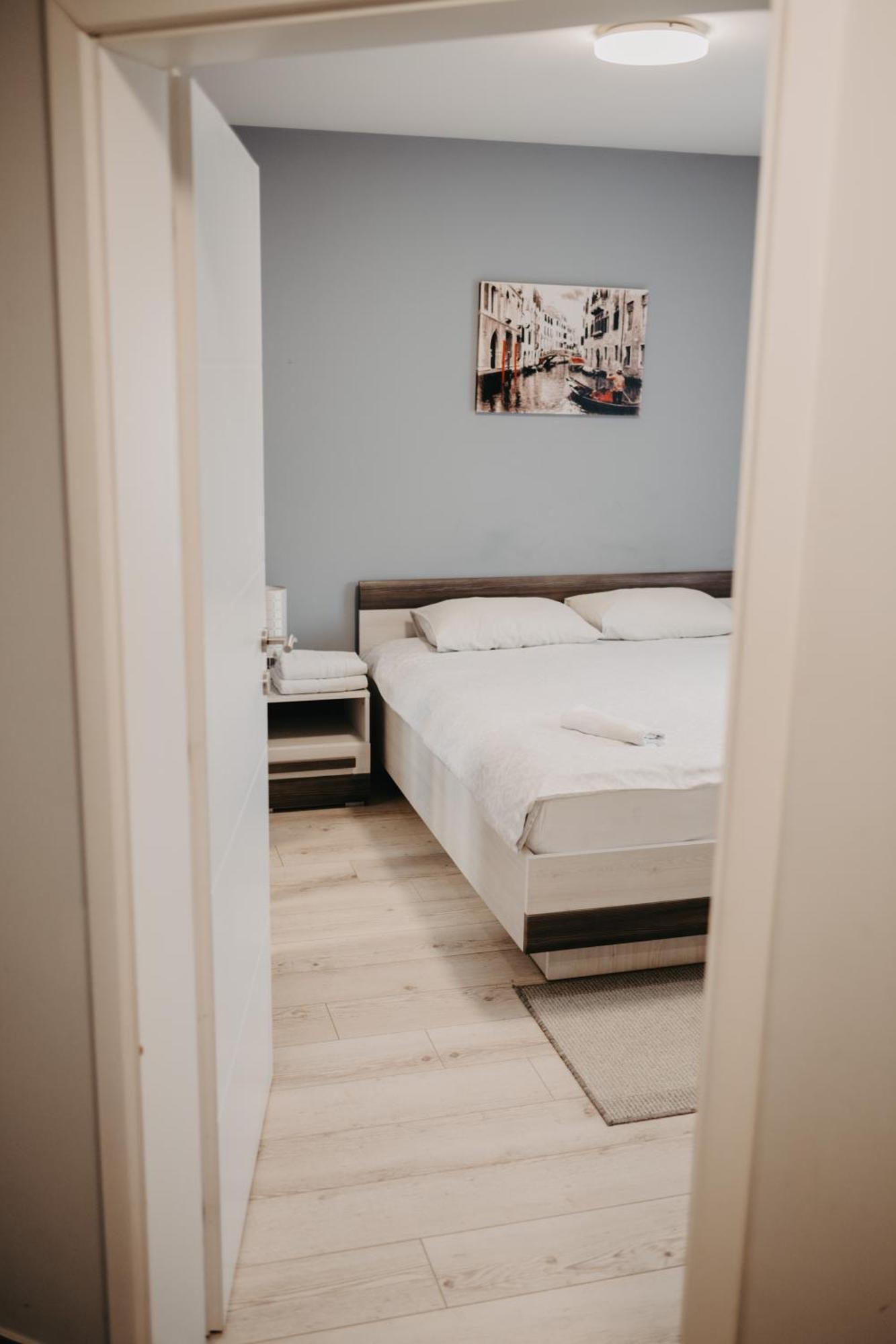 Prenociste Park Bed & Breakfast Modrica Exterior photo