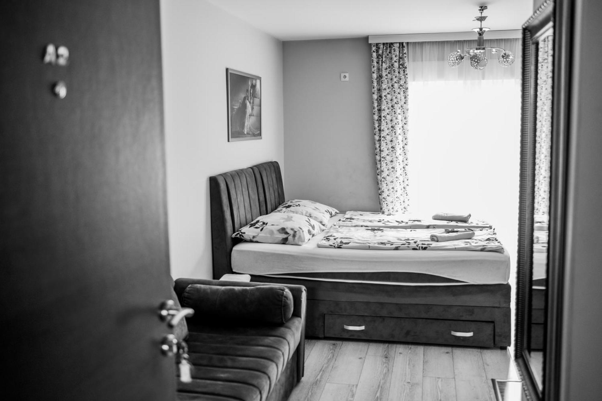 Prenociste Park Bed & Breakfast Modrica Exterior photo