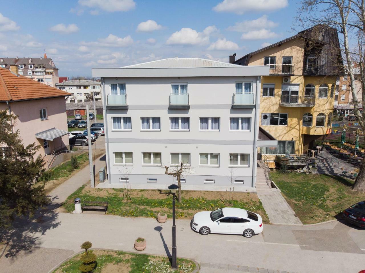Prenociste Park Bed & Breakfast Modrica Exterior photo